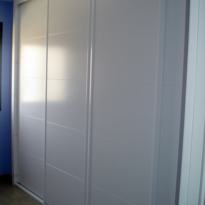 Armario a medida blanco con pantografiado