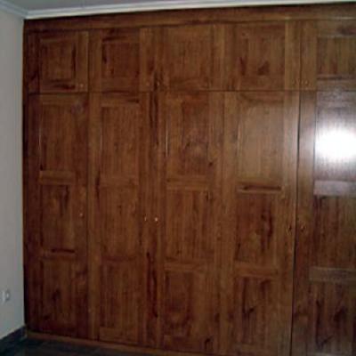 Armario abatible a medida modelo Nazari 3. Armario con puertas abatibles fabricado a medida.