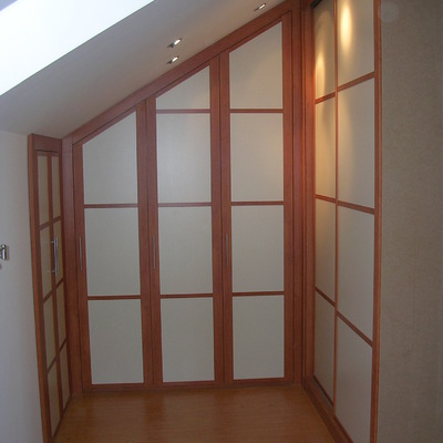 Armario abuhardillado