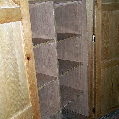 Armario bajo escalera. Detalle interior