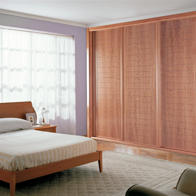 Armario corredera rechapado roble pantografiado