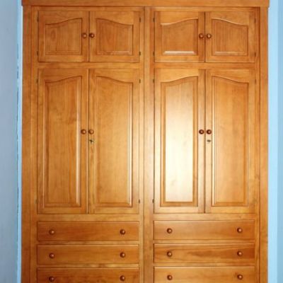 Armario empotrado provenzal.