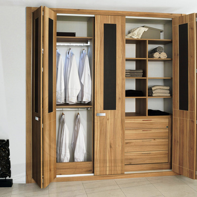 Armario mix de puertas abatibles y plegables Serie Zafiro.