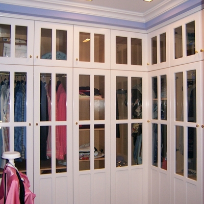 Armario ropero con puertas acristaladas