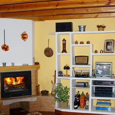 Armario y chimenea