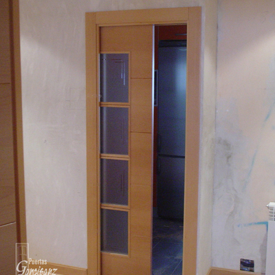 Puerta corredera embutida en cassoneto