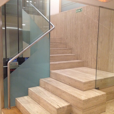 ASCENSOR EN OFICINAS