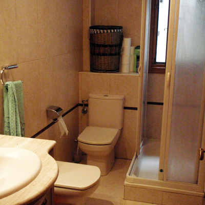 Aseo completamente equipado reformado para piso de estudiantes en Pamplona