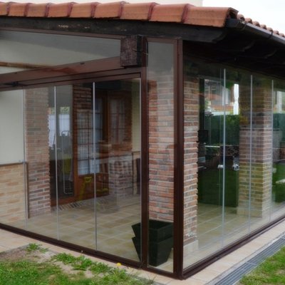 CERRAMIENTO DE PORCHE CON CORTINA DE CRISTAL