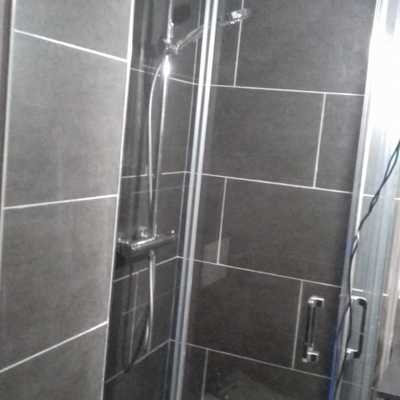 Instalación de Plato de Ducha en Reforma de Baño