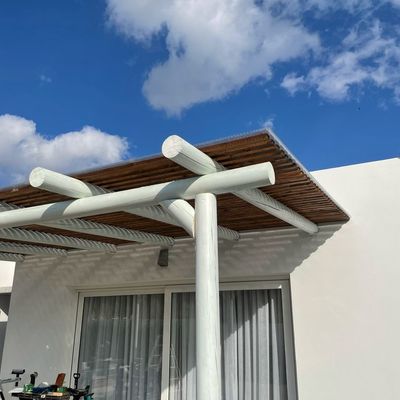 Enlistado de madera y plexiglas. Instalacion