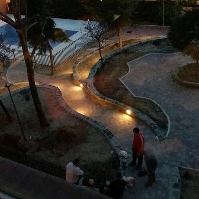 Piscina y sus alrededores