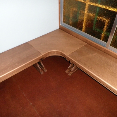 Bancos de madera para un convento