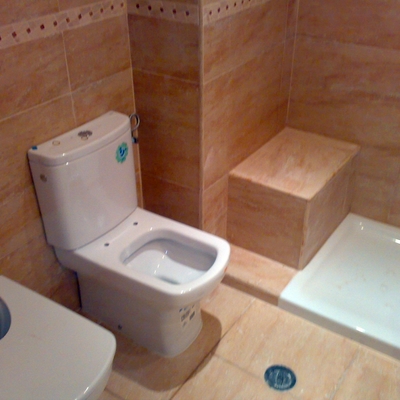 Baño con soporte para personas mayores