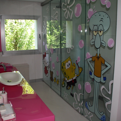 Baño con vinilos 
