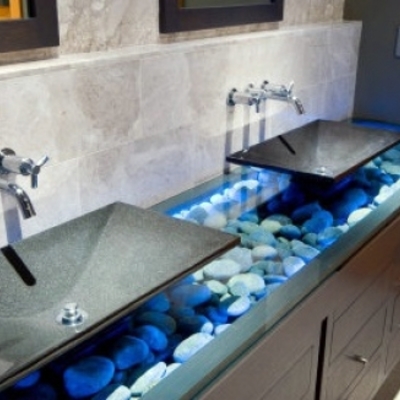 Baño terminado con estilo casico/actual