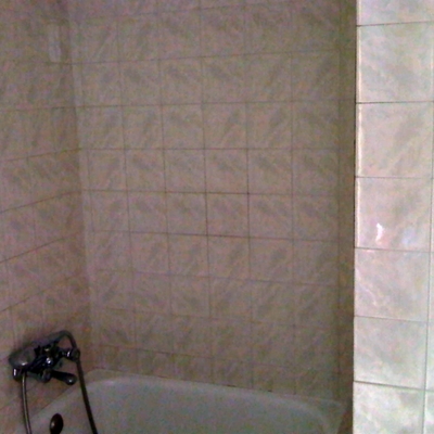 BAÑO TÍPICO A REFORMAR CON BAÑERA.