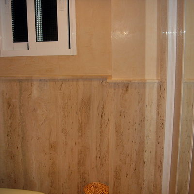 BAÑOS EN TRAVERTINO