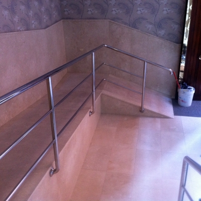 BARANDILLA INOXIDABLE EN PORTAL