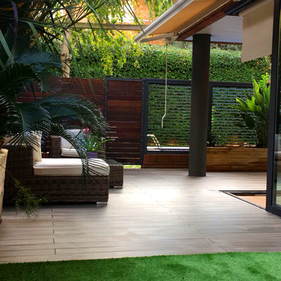 tarima exterior sintetica y césped artificial