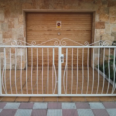 Puerta entrada comunidad