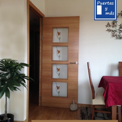 BLOCK DE PUERTA LISA RANURADA DE ROBLE 4V