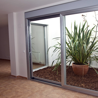 Bodega con patio inglés