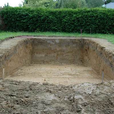 Excavación para piscina desbordante