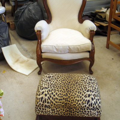 Butaca lectura y reposapies.