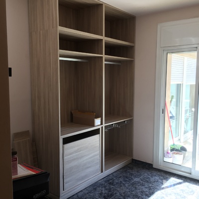 Moble vestidor a mida