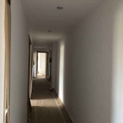 Pasillo preparado para efectos decorativos