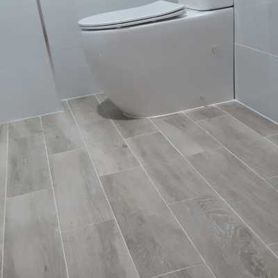 Cambio de suelo en reforma de baño