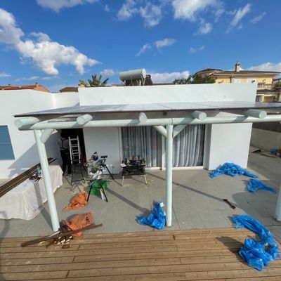 Enlistado de madera y plexiglas. Instalacion