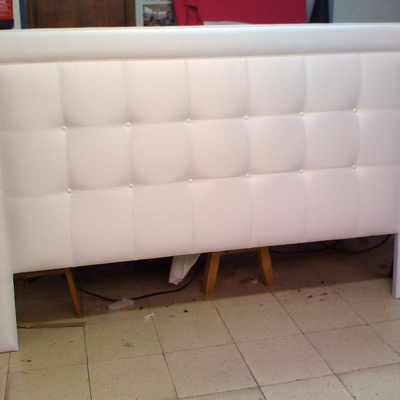 cabecero capitone cuadrado con platabanda