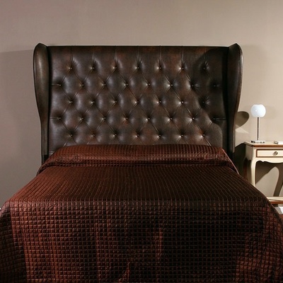 Cabecero en capitone con orejas