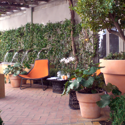 DISEÑO Y CONSTRUCCIÓN DE JARDÍN.