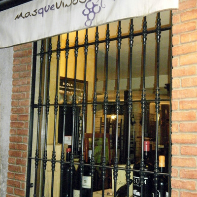 CAFE BAR CON COCINA MAS QUE VINOS