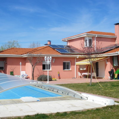 Calentamiento de piscina cubierta con placas solares