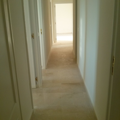 PULIMENTADO PASILLO CON SUELO CREMA MARFIL