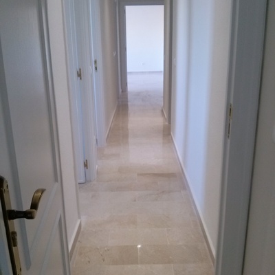 CRISTALIZADO PASILLO CON SUELO CREMA MARFIL