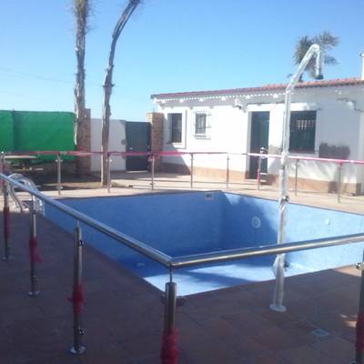 Barandilla de acero inoxidable en piscina