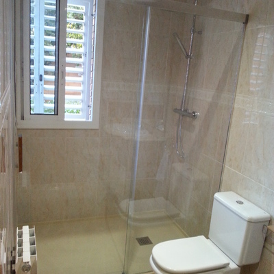 Cambio de plato de ducha antiguo por uno nuevo en 8 horas