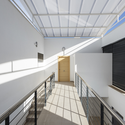 EDIFICIO DE 4 VIVIENDAS Y LOCALES