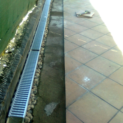 Canaleta de uso privado con drenaje de canto lavado