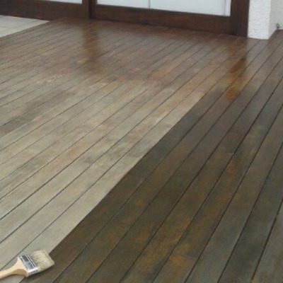 barnizado de suelo de terraza