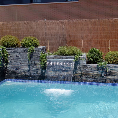 Cascada Laminar en Jardinera