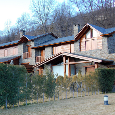 CASES APARELLADES A LA CERDANYA. GIRONA