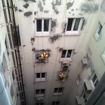 CASI MEDIO PATIO YA DE ENFOSCADOS