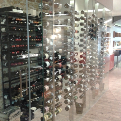 Cava de vinos en un restaurante