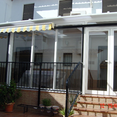 CERRAMIENTO ALUMINIO CON TOLDO